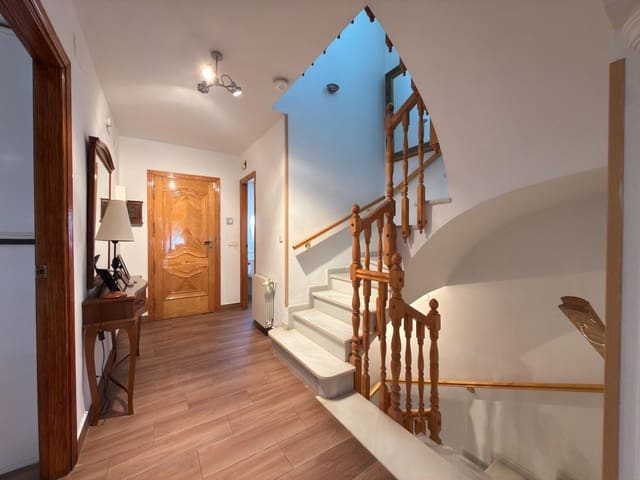 4 slaapkamer Villa te koop in Gandia met garage - € 517.000 (Ref: 9720139)