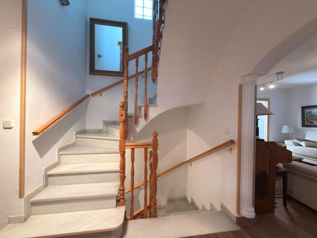 4 slaapkamer Villa te koop in Gandia met garage - € 517.000 (Ref: 9720139)