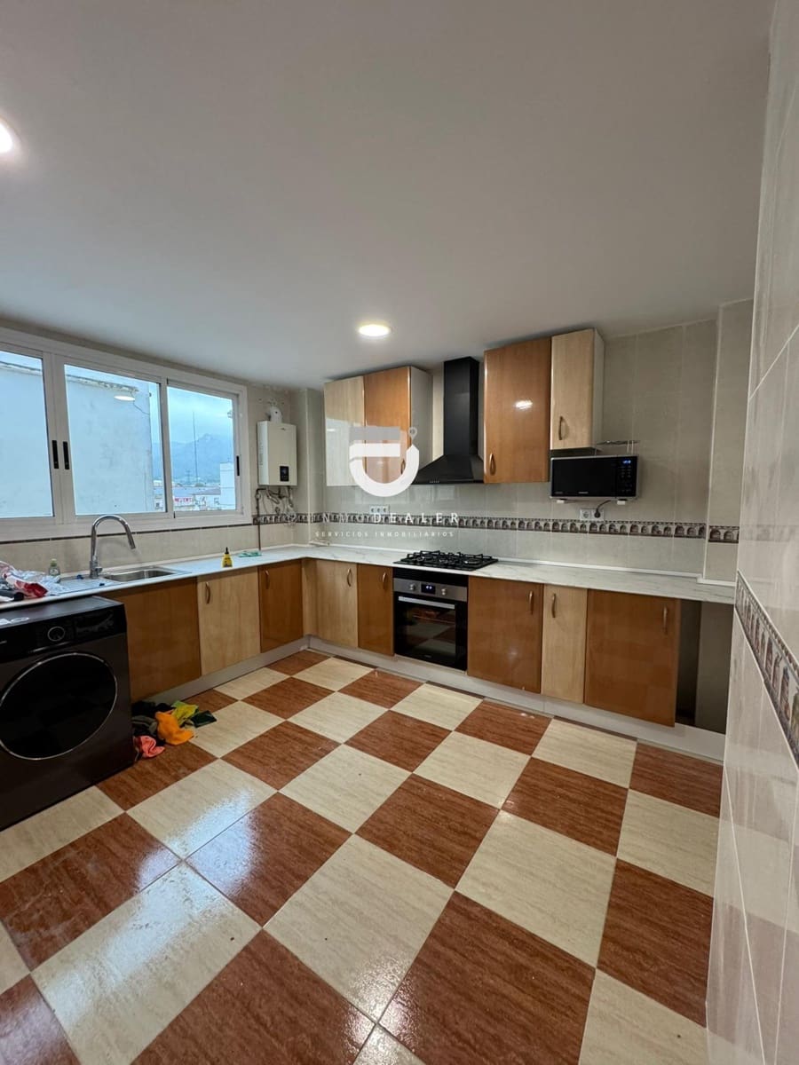 4 bedroom Flat for sale in Xeraco - € 165,000 (Ref: 9829354)