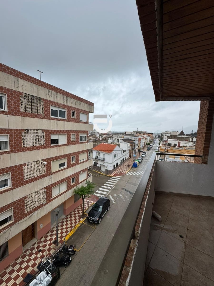 4 bedroom Flat for sale in Xeraco - € 165,000 (Ref: 9829354)