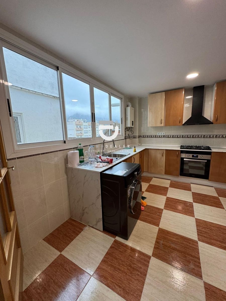 4 bedroom Flat for sale in Xeraco - € 165,000 (Ref: 9829354)