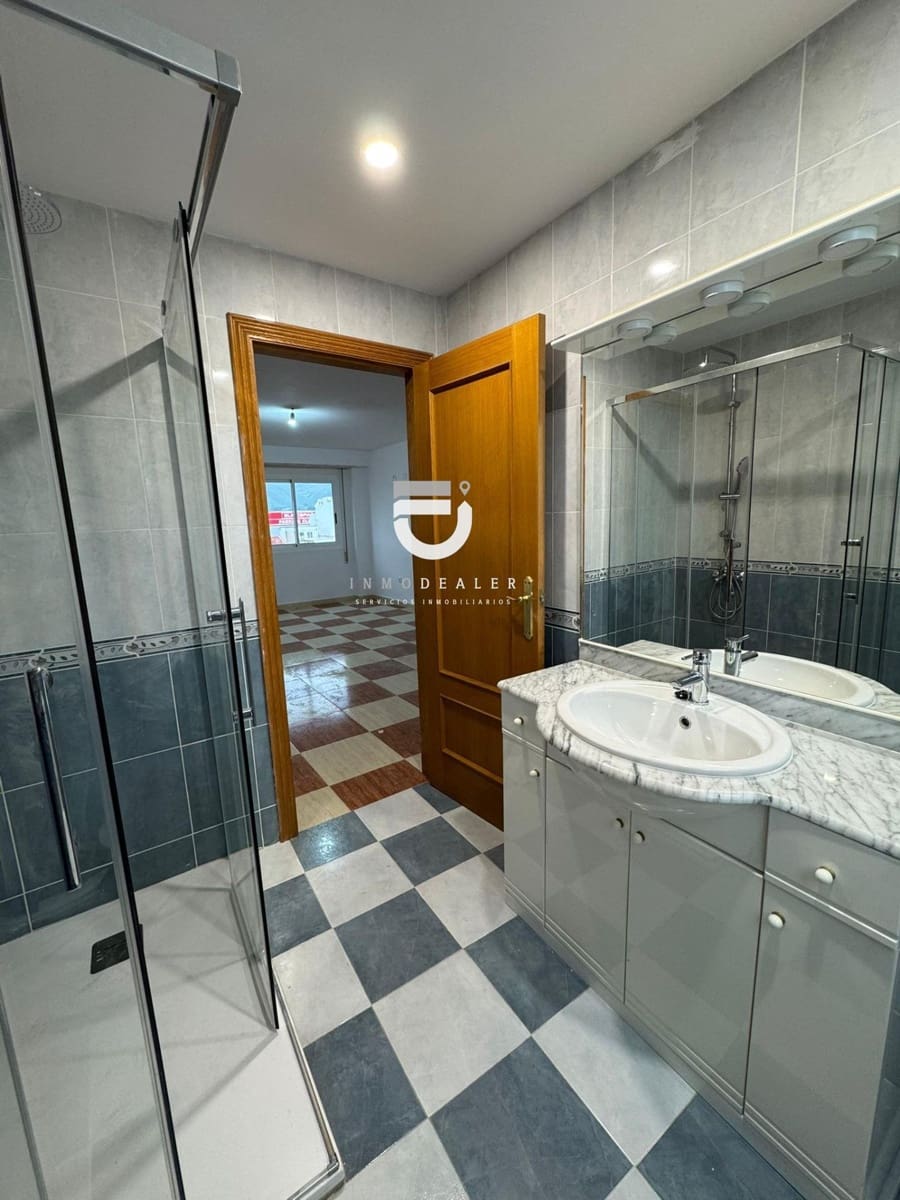 4 bedroom Flat for sale in Xeraco - € 165,000 (Ref: 9829354)