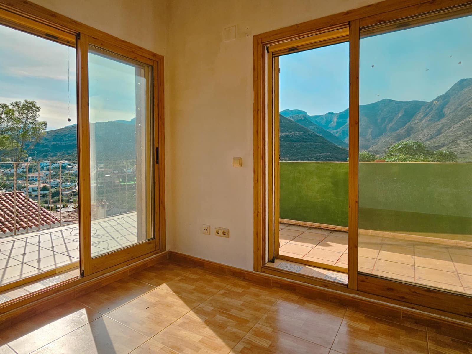 5 soveværelse Villa til salg i Gandia med swimmingpool garage - € 335.000 (Ref: 9892537)