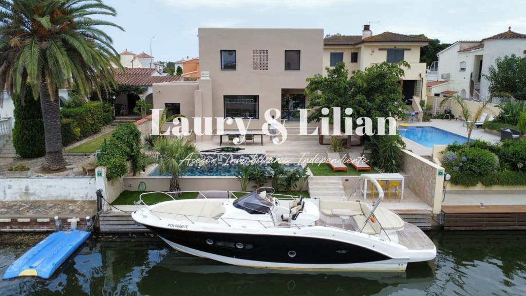 4 soveværelse Villa til salg i Empuriabrava med swimmingpool - € 1.390.000 (Ref: 10003718)