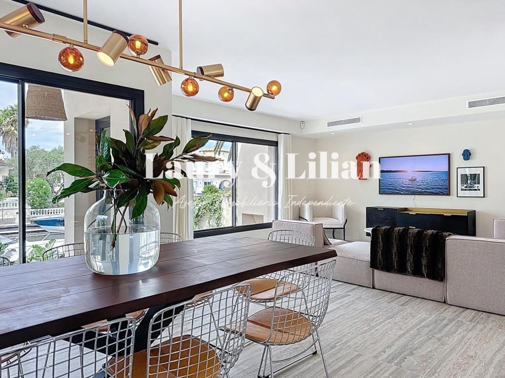 4 soveværelse Villa til salg i Empuriabrava med swimmingpool - € 1.390.000 (Ref: 10003718)