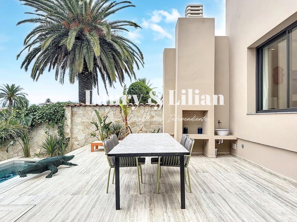 4 soveværelse Villa til salg i Empuriabrava med swimmingpool - € 1.390.000 (Ref: 10003718)
