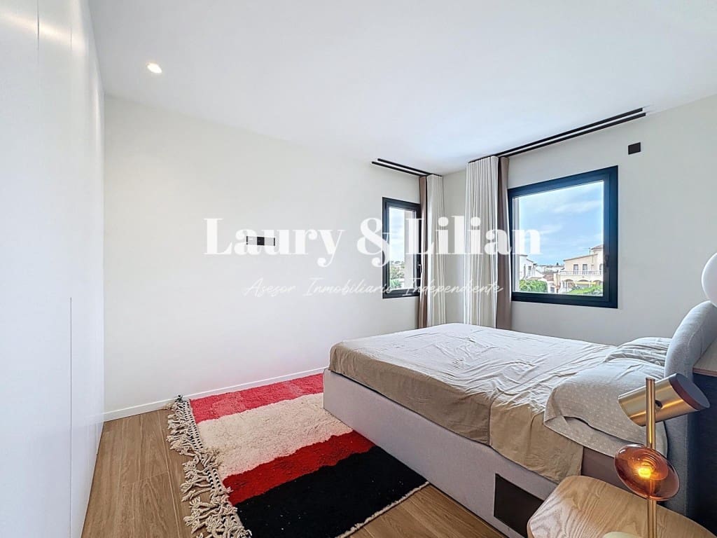 4 soveværelse Villa til salg i Empuriabrava med swimmingpool - € 1.390.000 (Ref: 10003718)