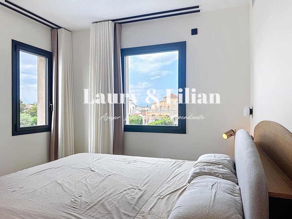 4 soveværelse Villa til salg i Empuriabrava med swimmingpool - € 1.390.000 (Ref: 10003718)