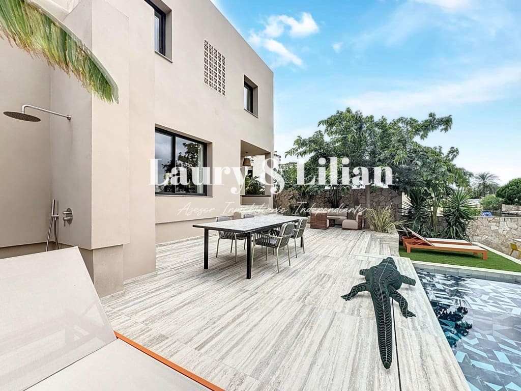 4 soveværelse Villa til salg i Empuriabrava med swimmingpool - € 1.390.000 (Ref: 10003718)