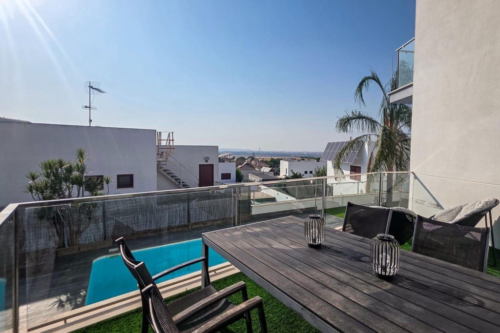 5 camera da letto Villa in vendita in Dos Hermanas con piscina garage - 949.000 € (Rif: 10003719)