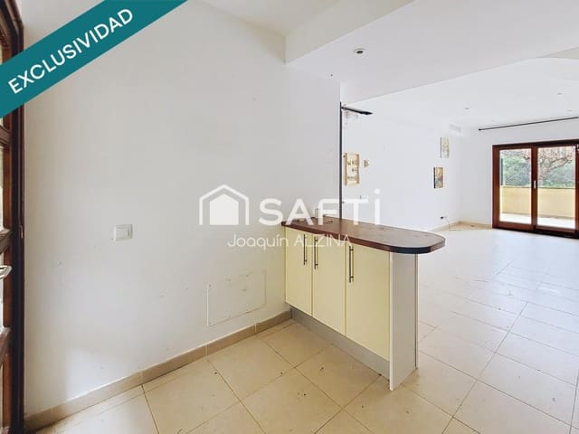 3 slaapkamer Flat te koop in Es Mercadal - € 330.000 (Ref: 10005305)
