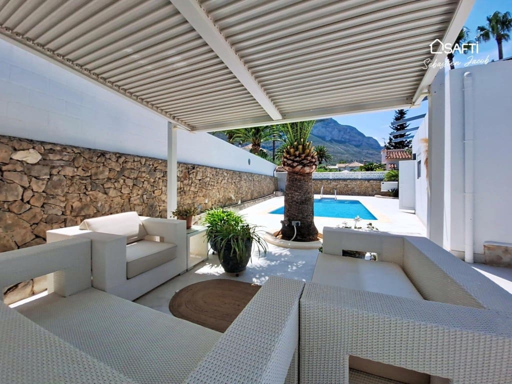 2 soveværelse Villa til salg i Denia med swimmingpool garage - € 679.000 (Ref: 10005308)