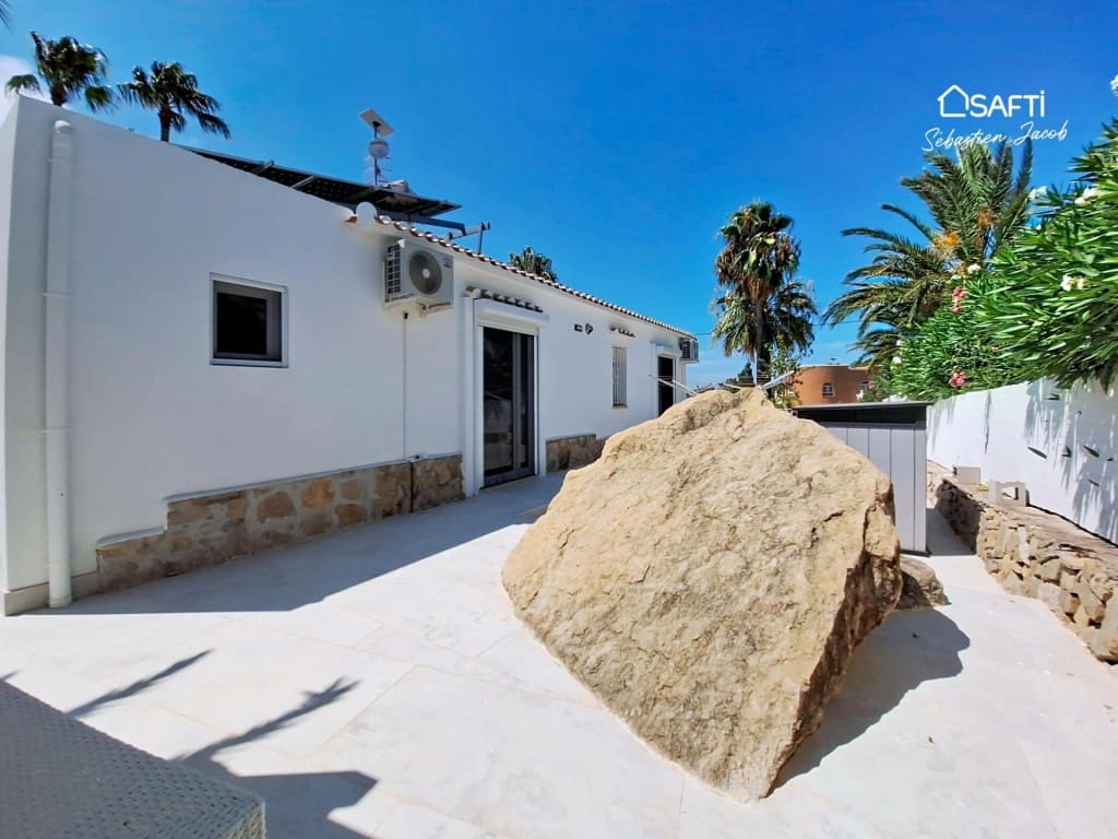 2 soveværelse Villa til salg i Denia med swimmingpool garage - € 679.000 (Ref: 10005308)