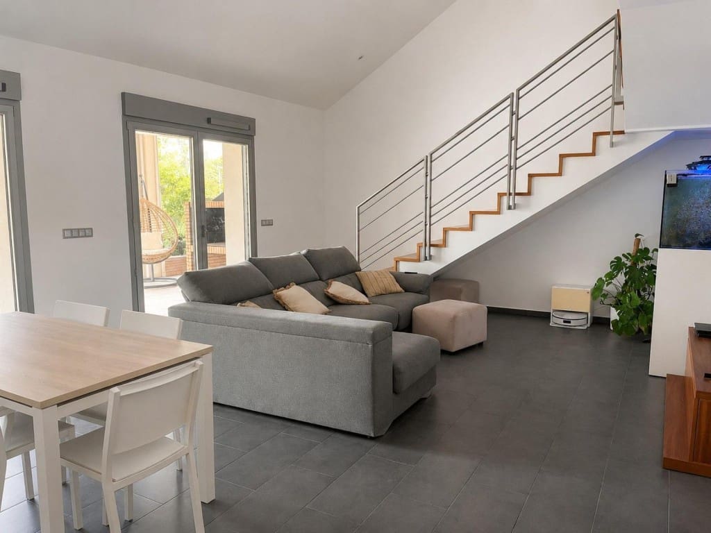4 bedroom Villa for sale in Almansa with pool - € 495,000 (Ref: 10008825)