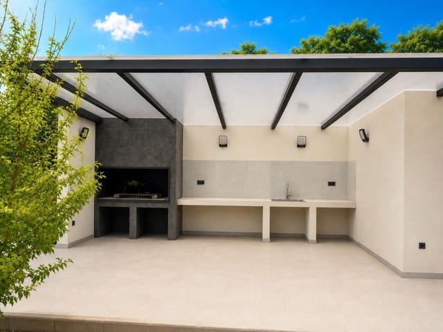 4 quarto Moradia para venda em Almansa com piscina - 495 000 € (Ref: 10008825)