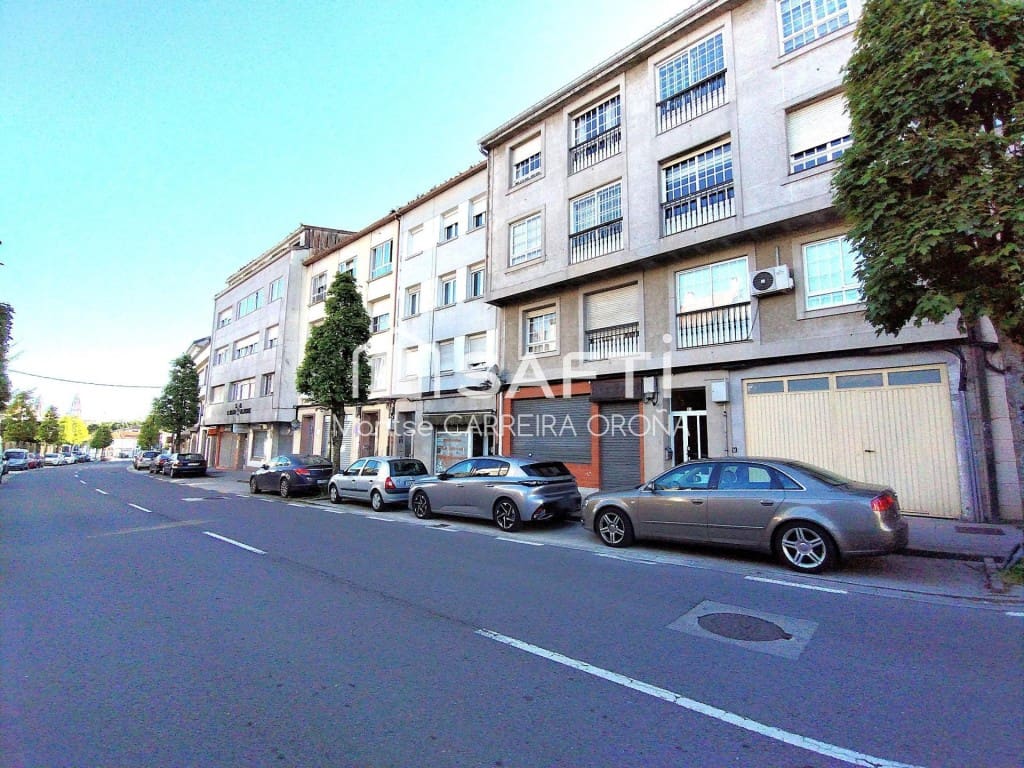 Commercial for rent in Santiago de Compostela - € 400 (Ref: 10011183)