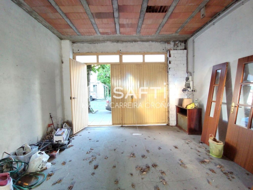 Commercial for rent in Santiago de Compostela - € 400 (Ref: 10011183)