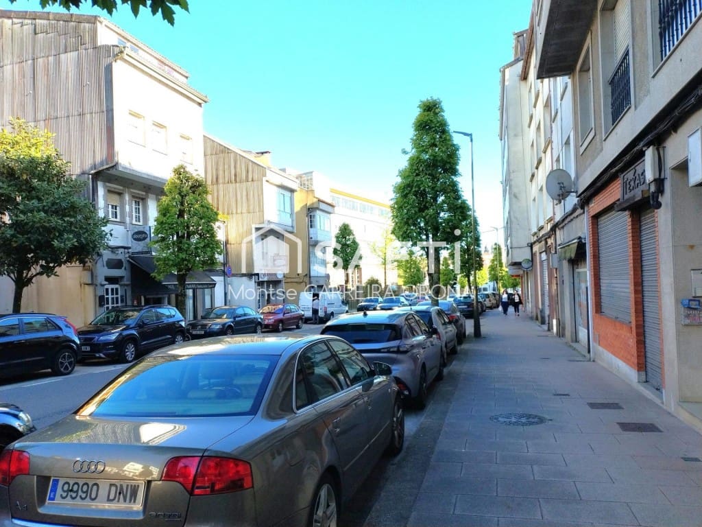 Commercial for rent in Santiago de Compostela - € 400 (Ref: 10011183)