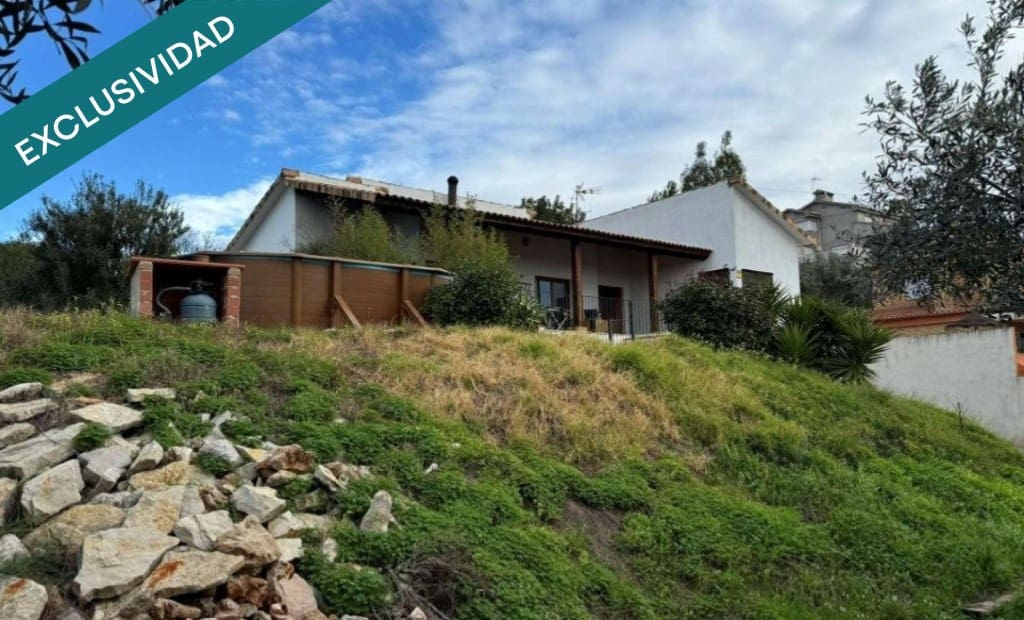 3 bedroom Villa for sale in Borriol with pool garage - € 314,800 (Ref: 10011186)
