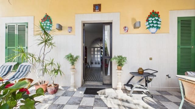 5 bedroom Villa for sale in Can Pastilla, Palma de Mallorca - € 1,799,000 (Ref: 10013045)