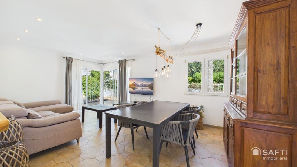 4 bedroom Villa for sale in Ca'n Picafort with pool - € 727,000 (Ref: 10013048)