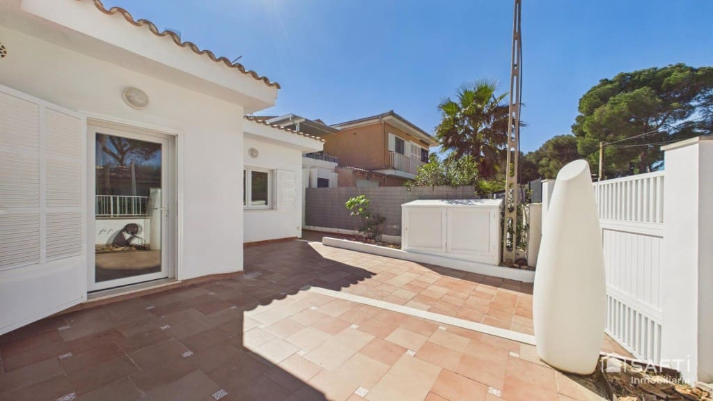 4 bedroom Villa for sale in Ca'n Picafort with pool - € 727,000 (Ref: 10013048)