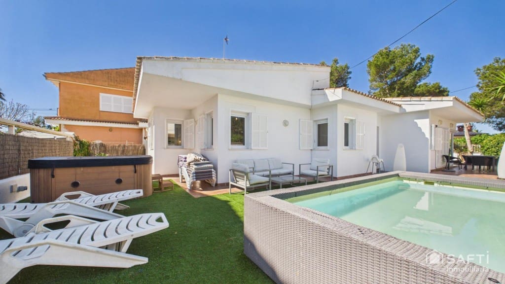 4 bedroom Villa for sale in Ca'n Picafort with pool - € 727,000 (Ref: 10013048)