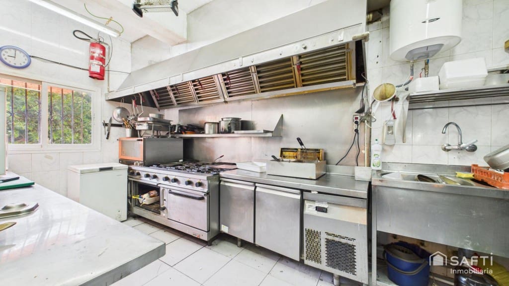 Comercial para venda em Calvia - 99 000 € (Ref: 10013050)