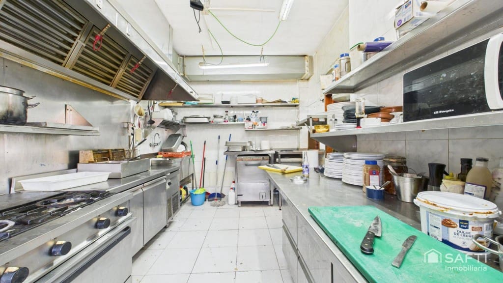 Comercial para venda em Calvia - 99 000 € (Ref: 10013050)