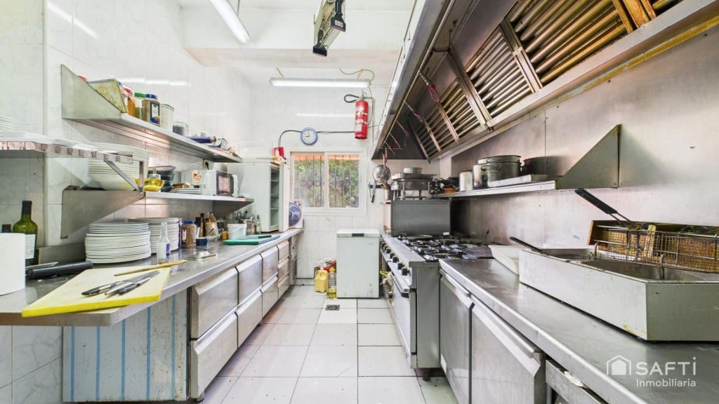 Comercial para venda em Calvia - 99 000 € (Ref: 10013050)