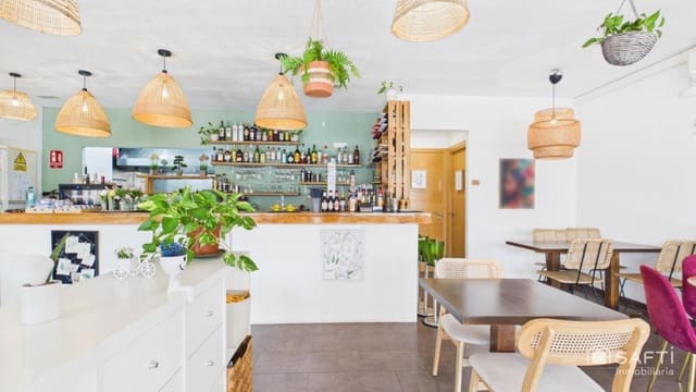Comercial para venda em Palmanova, Calvià - 160 000 € (Ref: 10013058)