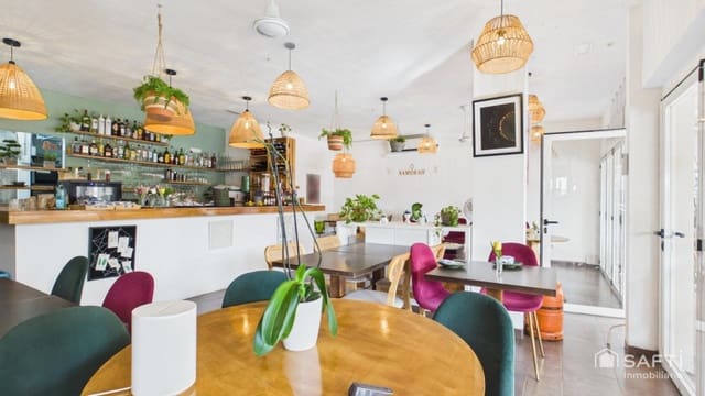 Comercial para venda em Palmanova, Calvià - 160 000 € (Ref: 10013058)