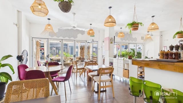 Comercial para venda em Palmanova, Calvià - 160 000 € (Ref: 10013058)
