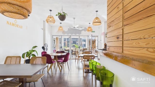 Comercial para venda em Palmanova, Calvià - 160 000 € (Ref: 10013058)