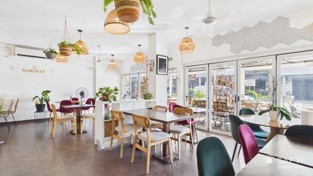 Comercial para venda em Palmanova, Calvià - 160 000 € (Ref: 10013058)