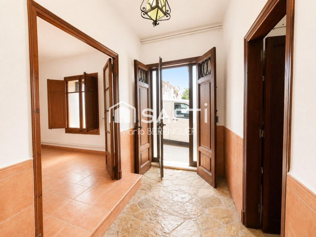 5 bedroom Villa for sale in Begues - € 755,000 (Ref: 10013059)