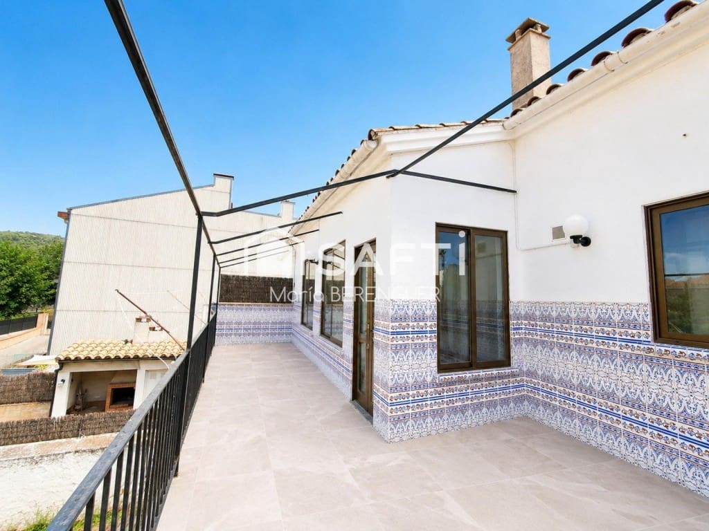 5 bedroom Villa for sale in Begues - € 755,000 (Ref: 10013059)