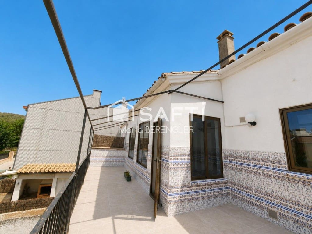 5 bedroom Villa for sale in Begues - € 755,000 (Ref: 10013059)