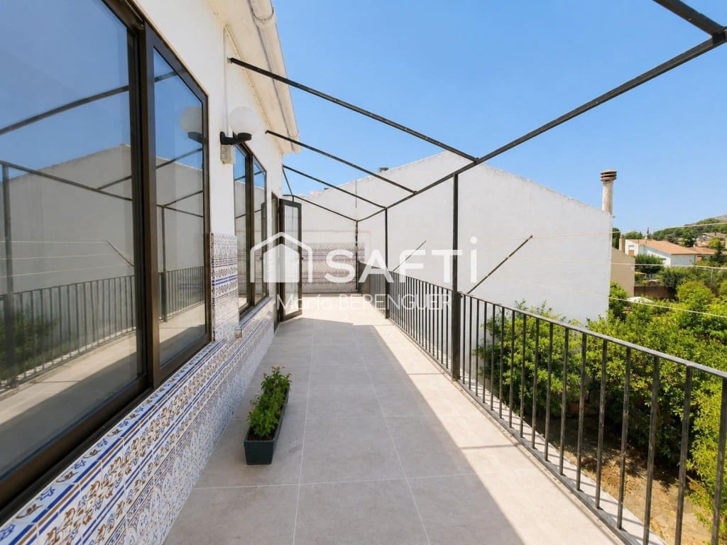 5 bedroom Villa for sale in Begues - € 755,000 (Ref: 10013059)