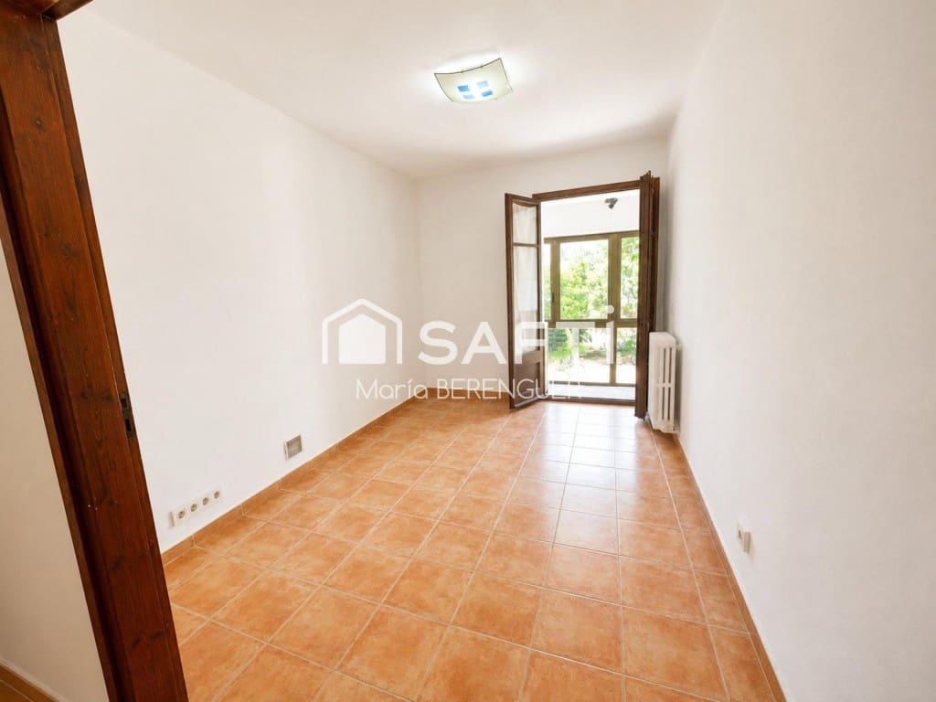 5 bedroom Villa for sale in Begues - € 755,000 (Ref: 10013059)