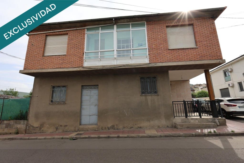 2 bedroom Villa for sale in Toral de los Vados with garage - € 110,000 (Ref: 10013060)