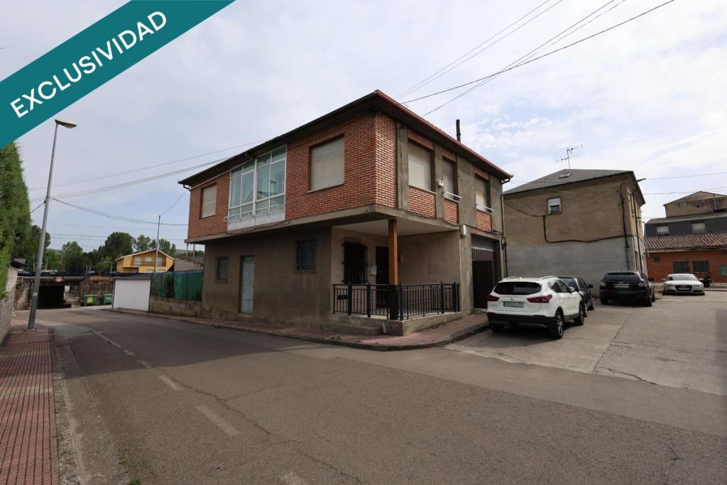 2 bedroom Villa for sale in Toral de los Vados with garage - € 110,000 (Ref: 10013060)