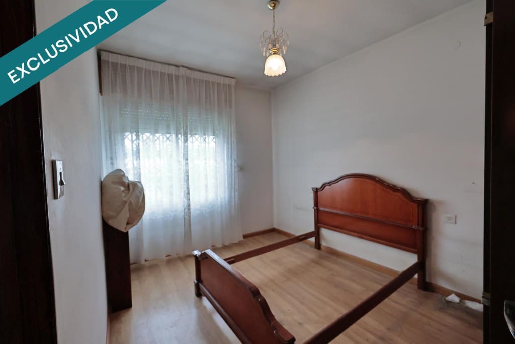 2 bedroom Villa for sale in Toral de los Vados with garage - € 110,000 (Ref: 10013060)