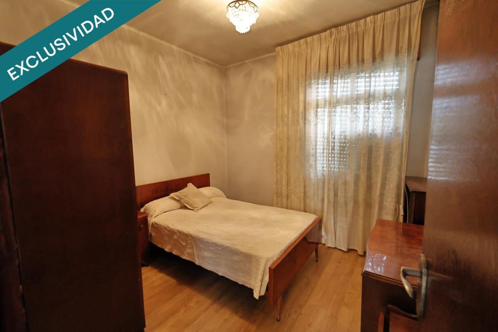 2 bedroom Villa for sale in Toral de los Vados with garage - € 110,000 (Ref: 10013060)