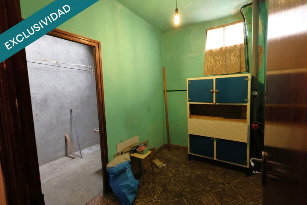 2 bedroom Villa for sale in Toral de los Vados with garage - € 110,000 (Ref: 10013060)