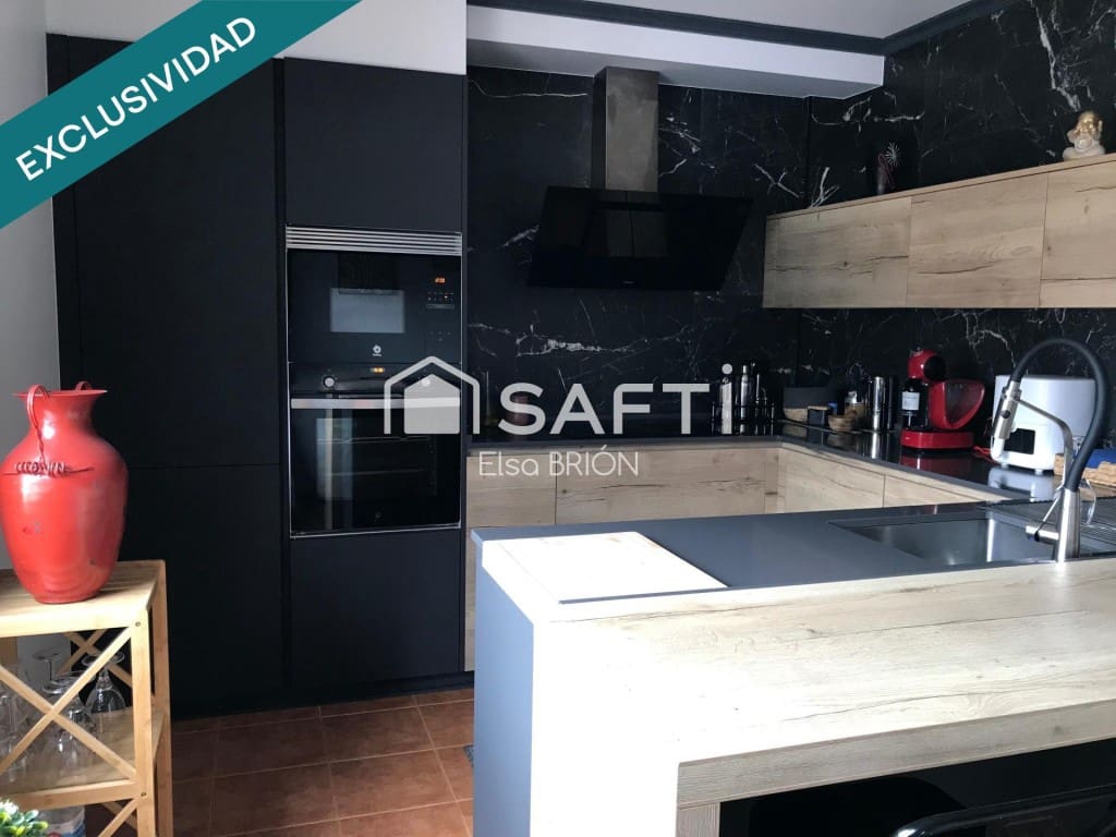 4 chambre Villa/Maison à vendre à Ribeira avec piscine - 479 000 € (Ref: 10020402)