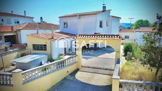 5 sovrum Finca/Hus på landet till salu i Vidreres - 330 000 € (Ref: 10020407)