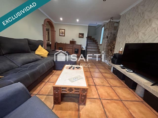 4 bedroom Villa for sale in Poio with garage - € 375,000 (Ref: 10020411)