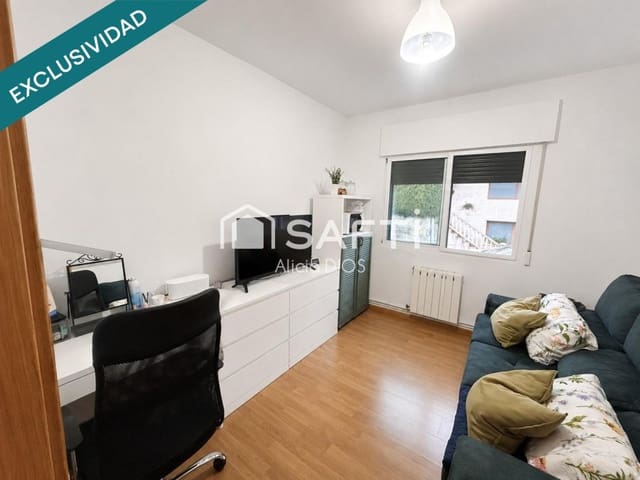 4 bedroom Villa for sale in Poio with garage - € 375,000 (Ref: 10020411)