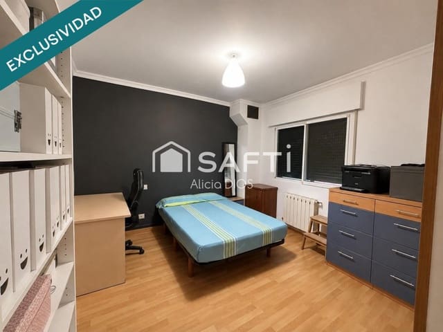 4 bedroom Villa for sale in Poio with garage - € 375,000 (Ref: 10020411)